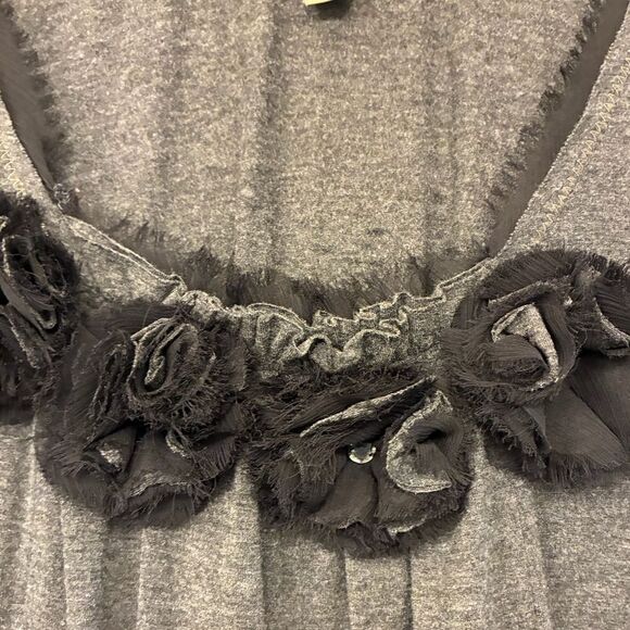 ANTHROPOLOGIE DELETTA Short Sleeve Floral Top Gray Women’s Size Medium - Picture 3 of 6